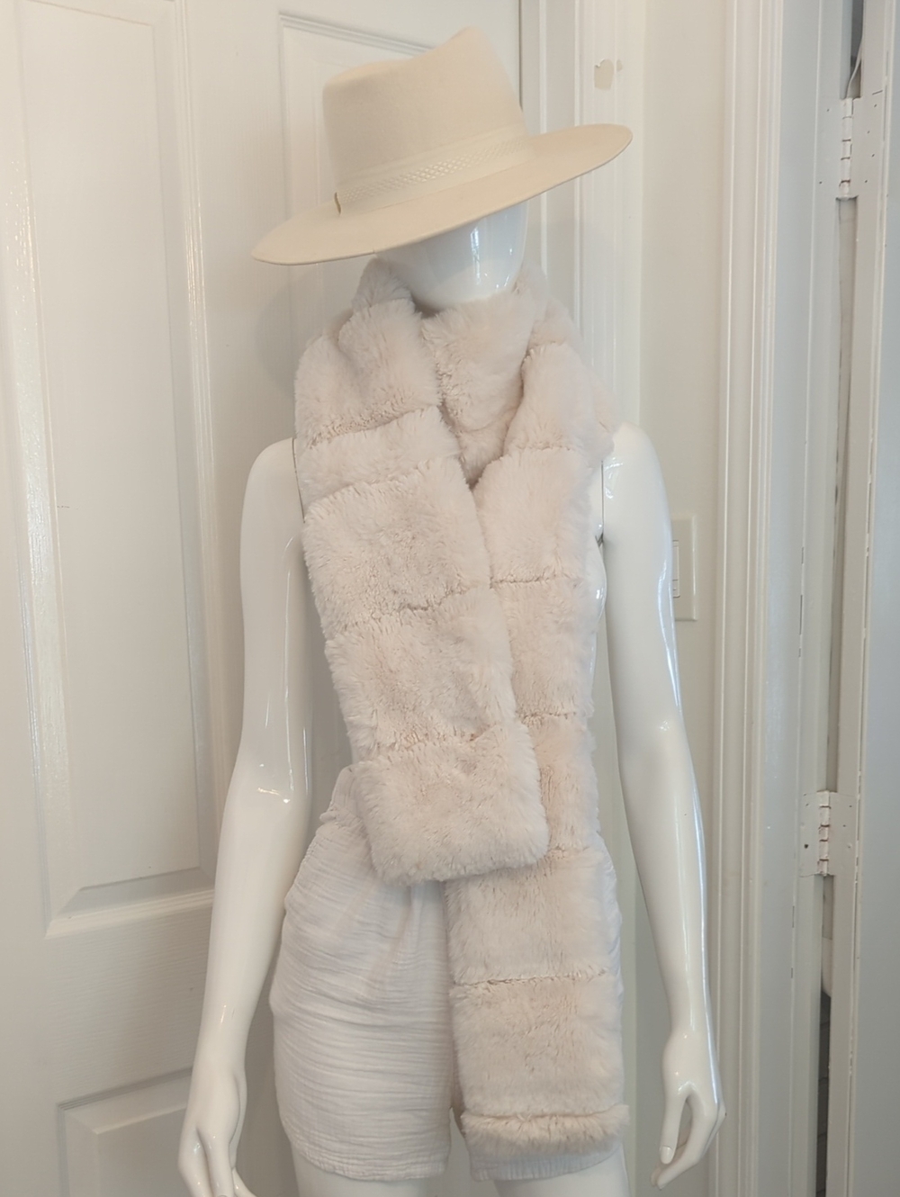 Plush Faux Fur Scarf in Creamy White 73 Inches Long